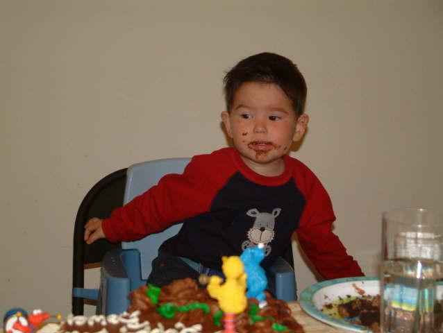 Bowen with cake